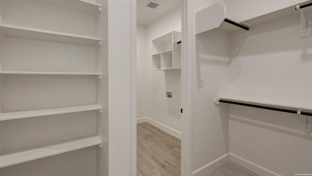 173 Mountain Oak, Castroville, TX 78009