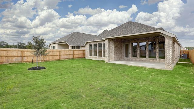 173 Mountain Oak, Castroville, TX 78009