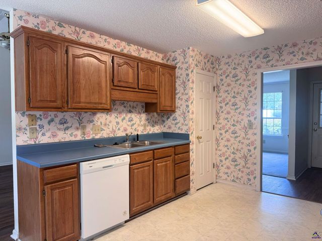 227 Crestwood Circle, Centerville, GA 31028