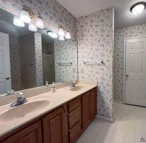 227 Crestwood Circle, Centerville, GA 31028