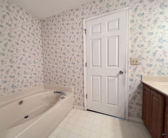 227 Crestwood Circle, Centerville, GA 31028