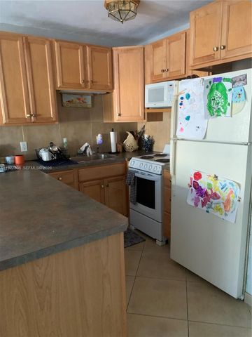 322 Taylor St 2D, Hollywood, FL 33019