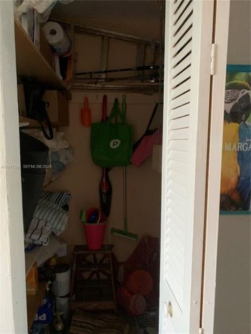 322 Taylor St 2D, Hollywood, FL 33019