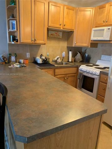 322 Taylor St 2D, Hollywood, FL 33019