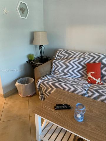 322 Taylor St 2D, Hollywood, FL 33019