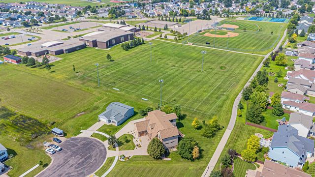 6132 18th Street S, Fargo, ND 58104
