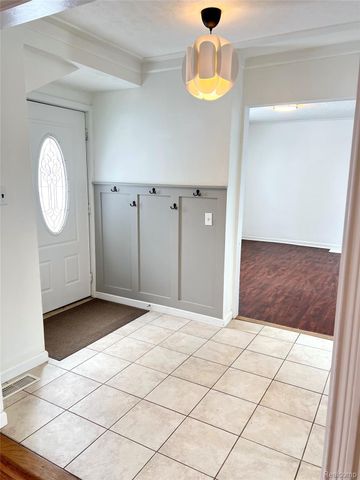 396 South Boulevard W, Rochester Hills, MI 48307