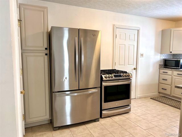 396 South Boulevard W, Rochester Hills, MI 48307