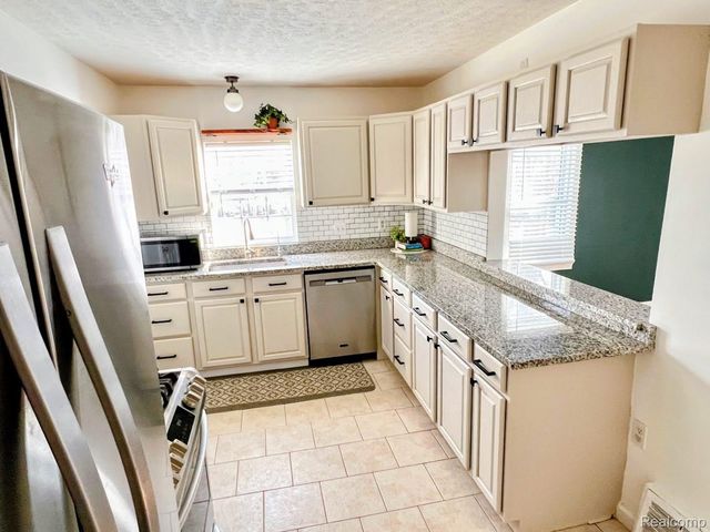 396 South Boulevard W, Rochester Hills, MI 48307