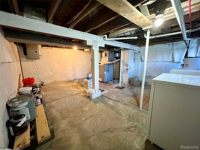 396 South Boulevard W, Rochester Hills, MI 48307