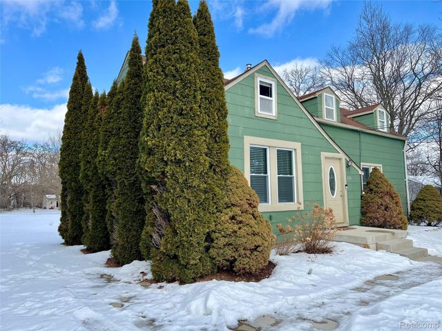 396 South Boulevard W, Rochester Hills, MI 48307