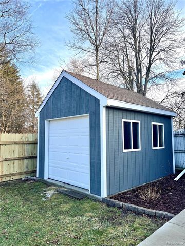 396 South Boulevard W, Rochester Hills, MI 48307