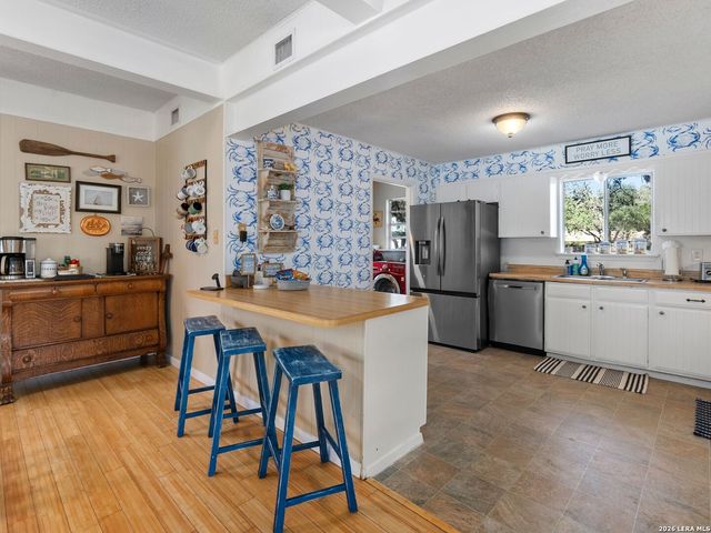 528 Rimrock Pass, Canyon Lake, TX 78133