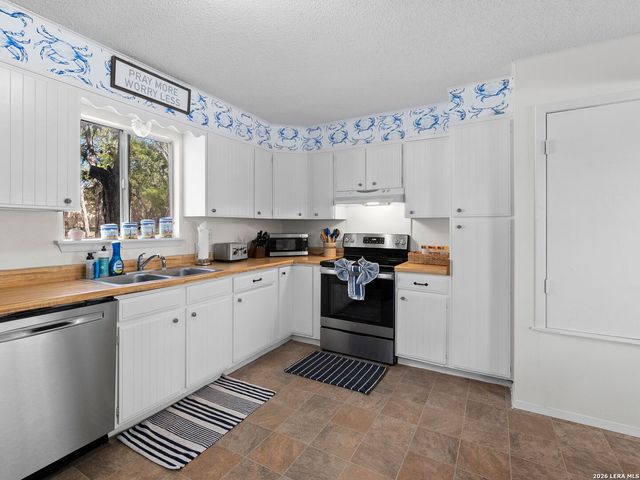 528 Rimrock Pass, Canyon Lake, TX 78133