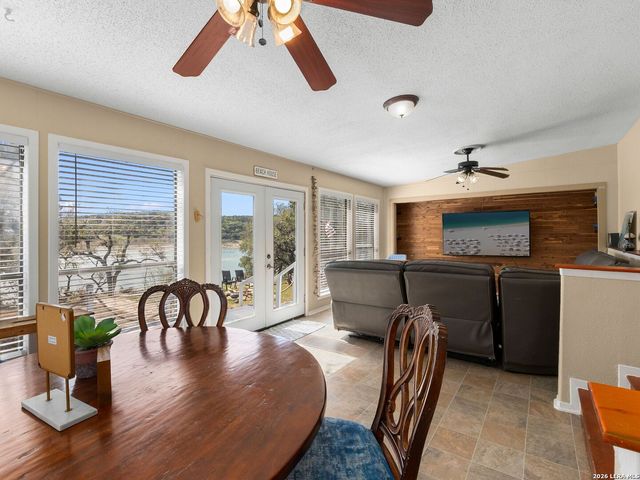 528 Rimrock Pass, Canyon Lake, TX 78133