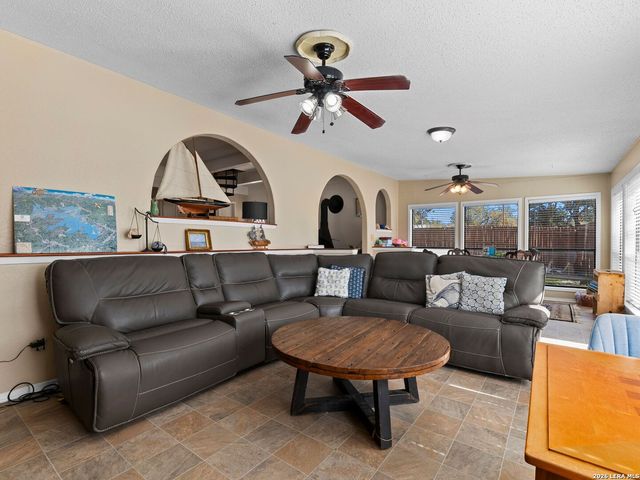 528 Rimrock Pass, Canyon Lake, TX 78133