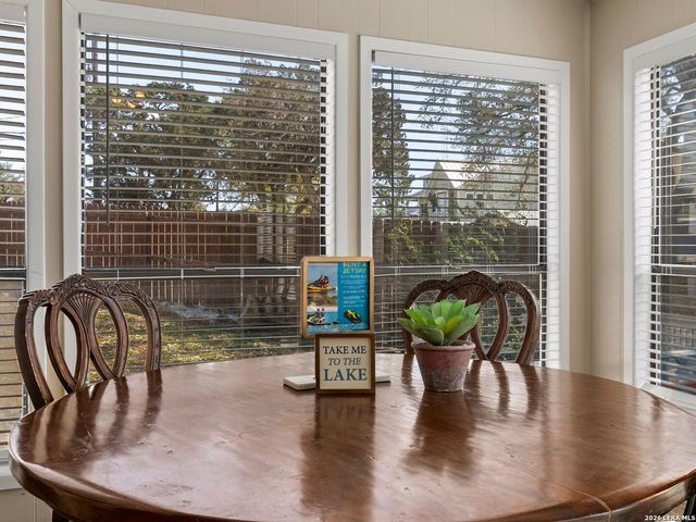 528 Rimrock Pass, Canyon Lake, TX 78133