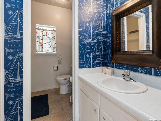 528 Rimrock Pass, Canyon Lake, TX 78133