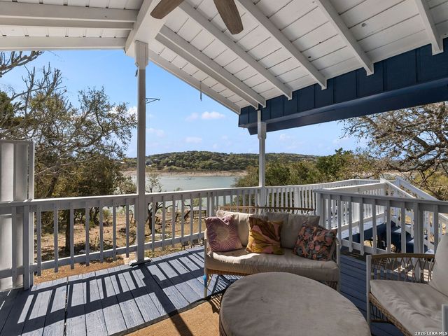 528 Rimrock Pass, Canyon Lake, TX 78133