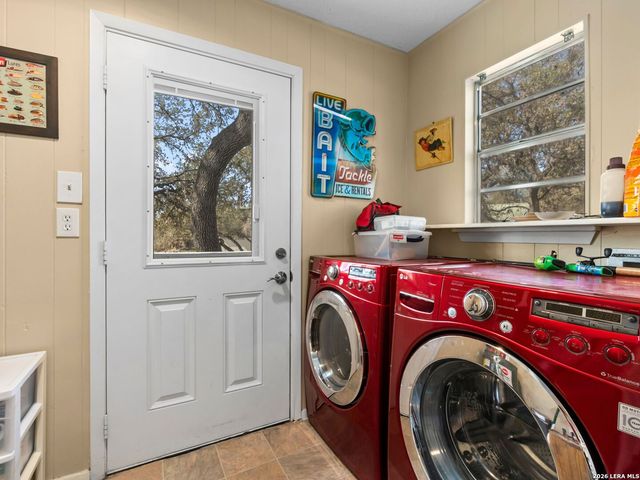 528 Rimrock Pass, Canyon Lake, TX 78133