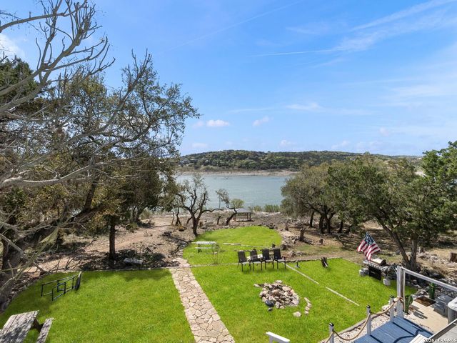 528 Rimrock Pass, Canyon Lake, TX 78133