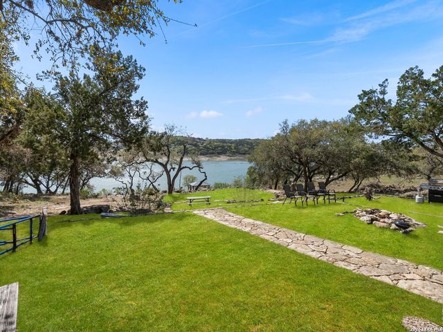 528 Rimrock Pass, Canyon Lake, TX 78133