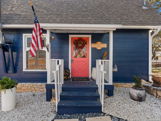 528 Rimrock Pass, Canyon Lake, TX 78133