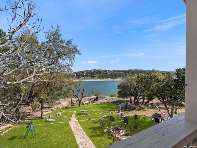528 Rimrock Pass, Canyon Lake, TX 78133