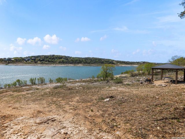 528 Rimrock Pass, Canyon Lake, TX 78133