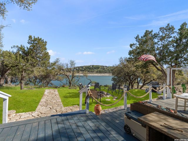 528 Rimrock Pass, Canyon Lake, TX 78133
