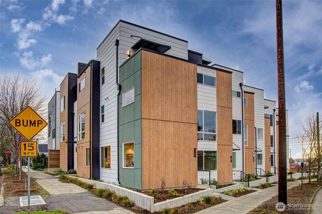 6400 Fauntleroy Way SW, Seattle, WA 98136