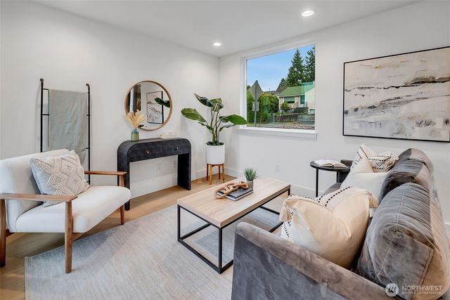 6400 Fauntleroy Way SW, Seattle, WA 98136