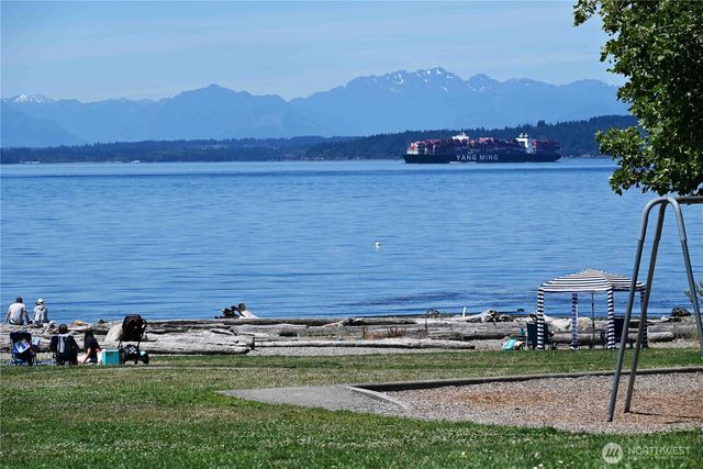 6400 Fauntleroy Way SW, Seattle, WA 98136