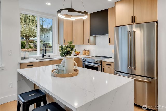 6400 Fauntleroy Way SW, Seattle, WA 98136