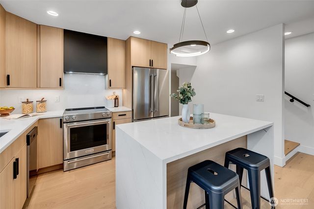 6400 Fauntleroy Way SW, Seattle, WA 98136