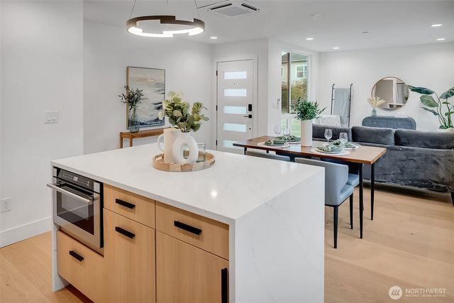 6400 Fauntleroy Way SW, Seattle, WA 98136