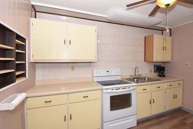 2843 Eisenhower DRIVE, Racine, WI 53405