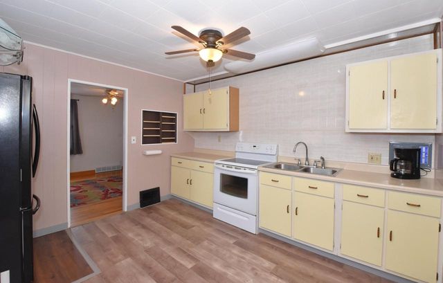 2843 Eisenhower DRIVE, Racine, WI 53405