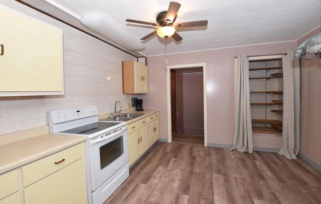 2843 Eisenhower DRIVE, Racine, WI 53405