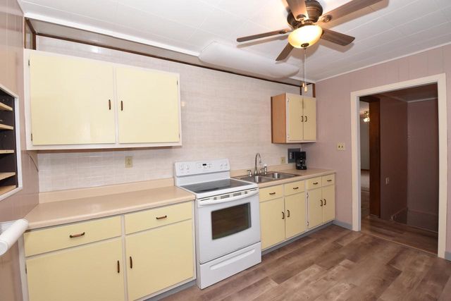 2843 Eisenhower DRIVE, Racine, WI 53405