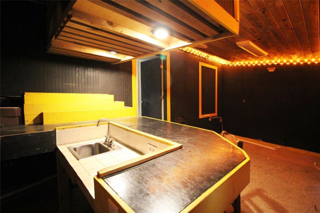 327 W Mulberry ST, Fredericksburg, TX 78624