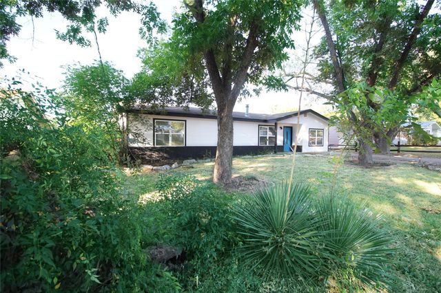 327 W Mulberry ST, Fredericksburg, TX 78624