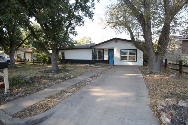 327 W Mulberry ST, Fredericksburg, TX 78624