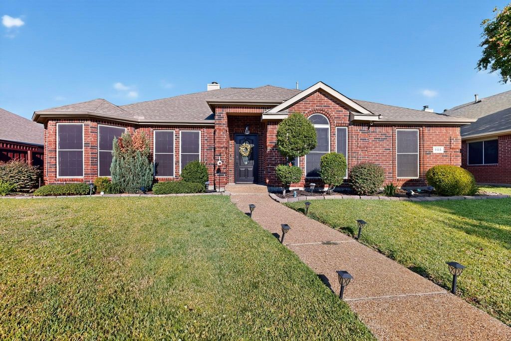 805 Kathryn Drive, Lewisville, TX 75067