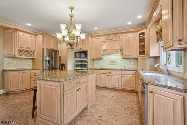 42 Winchester Dr, Scotch Plains Twp., NJ 07076