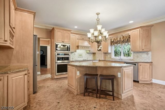 42 Winchester Dr, Scotch Plains Twp., NJ 07076