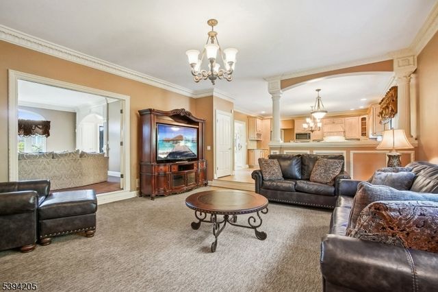 42 Winchester Dr, Scotch Plains Twp., NJ 07076