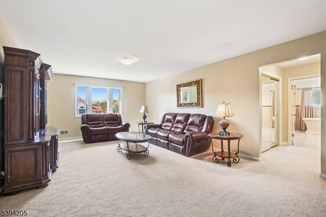 42 Winchester Dr, Scotch Plains Twp., NJ 07076