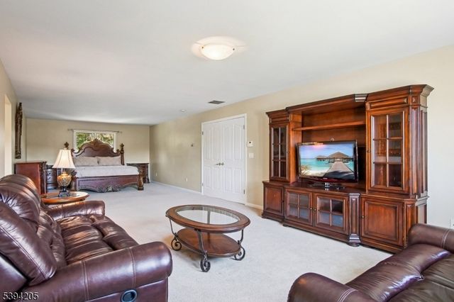 42 Winchester Dr, Scotch Plains Twp., NJ 07076