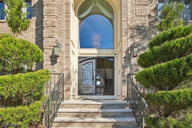 42 Winchester Dr, Scotch Plains Twp., NJ 07076